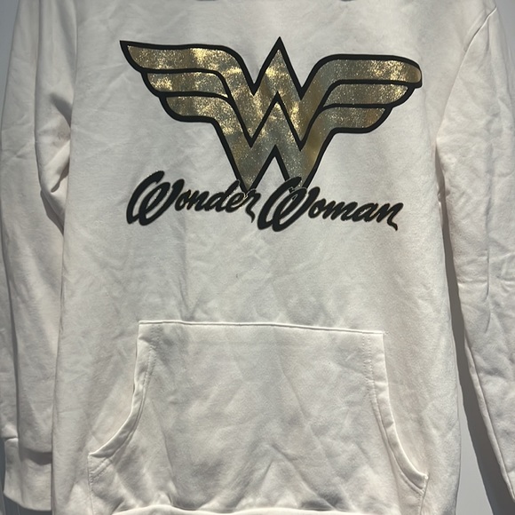 Wonder Woman Hoodie - Picture 4 of 5